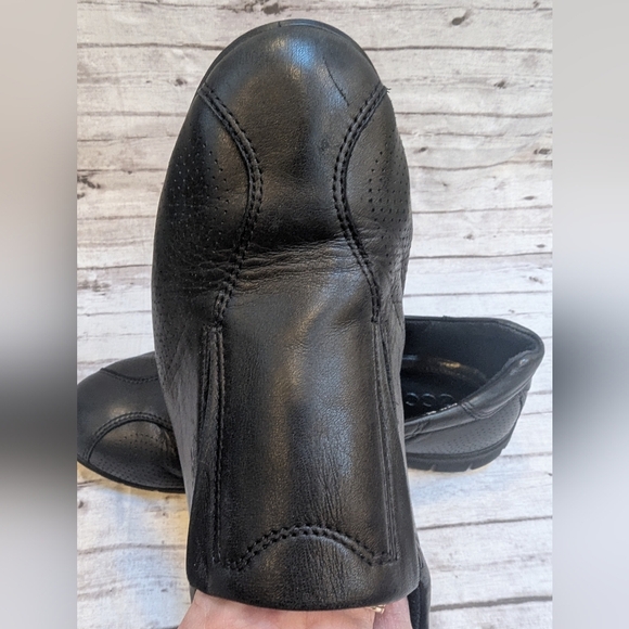 Ecco Size 39 Slip On Black Leather 8.5 US Size Excellent Condition - Picture 8 of 14
